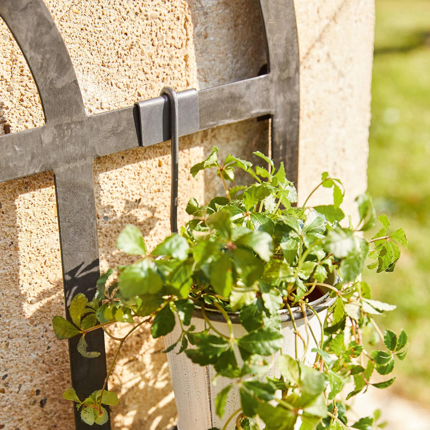 Soporte de pared para plantas Kunda